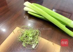 核桃仁炒西芹的做法图解4