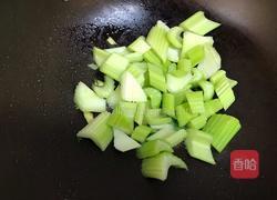 核桃仁炒西芹的做法图解9