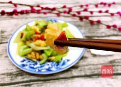 核桃仁炒西芹的做法图解14