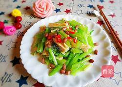 芹菜花生拌腐竹的做法图解1