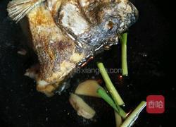 蘑菇花鲢鱼头汤的做法图解5