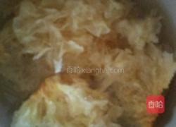 银耳莲子枸杞羹的做法图解1