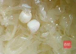 银耳莲子枸杞羹的做法图解3