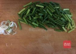 蒜苔炒扇贝的做法图解1