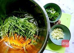 肉丝大拉皮的做法图解3