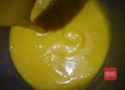 草莓鲜奶卷的做法图解1