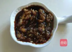 Illustration of how to make minced pork with garlic paste 9