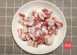 山楂红烧肉的做法图解1