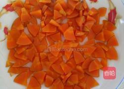 胡萝卜汁手擀面的做法图解2