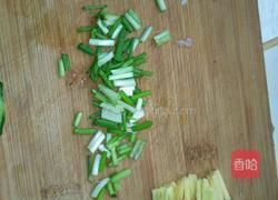 黄瓜炒肉的做法图解2