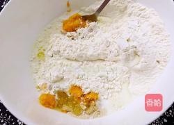 南瓜虾仁培根披萨的做法图解3