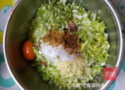 韭黄锅贴的做法图解2