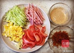 火腿鲜蔬凉面的做法图解1