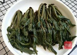炸香椿鱼的做法图解1