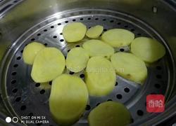 土豆鲜虾饼的做法图解1