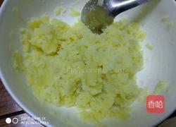 土豆鲜虾饼的做法图解2