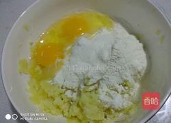 土豆鲜虾饼的做法图解3