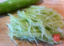 莴笋丝炒肉的做法图解2