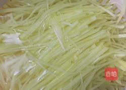 土豆丝炒肉的做法图解2