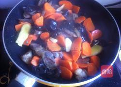 腊肠蔬菜煲的做法图解5