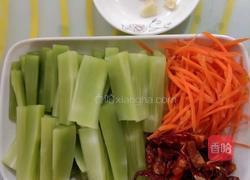 蒜香莴笋的做法图解1