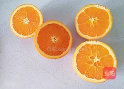 鲜榨橙汁的做法图解1