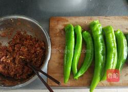 虎皮青椒塞肉的做法图解1