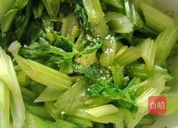 凉拌芹菜的做法图解5