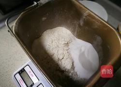 绿豆麻薯奶酪黑麦包的做法图解2