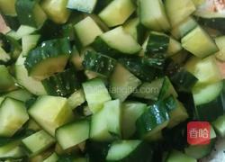 火腿肠炒青瓜的做法图解2