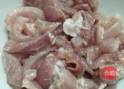 瘦肉炒豆角的做法图解1