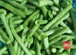 瘦肉炒豆角的做法图解2