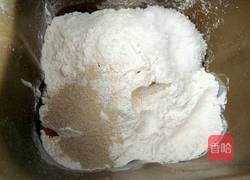 黑米面包的做法图解1