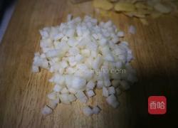 酸奶梨子小纸杯蛋糕的做法图解2