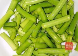 香肠蒜苔的做法图解3