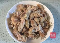 尖椒炒肥肠的做法图解1