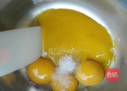 拉花戚风蛋糕的做法图解1