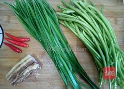 藜蒿炒腊肉的做法图解2