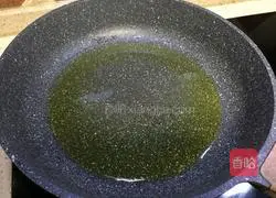 Illustration of how to bake goose eggs with chun bud 11