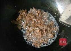 青椒大肠的做法图解1