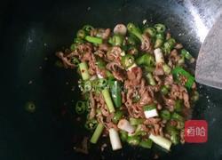 青椒大肠的做法图解2