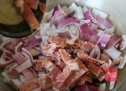 洋葱炒培根的做法图解5