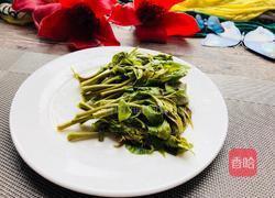 香椿芽煎鸡蛋的做法图解3