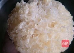 雪耳鸡旦糖水的做法图解3