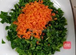 胡萝卜菠菜营养疙瘩餐的做法图解2