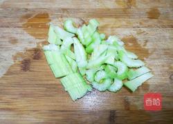 西芹红椒蛋的做法图解3