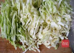 清炒甘蓝丝的做法图解2