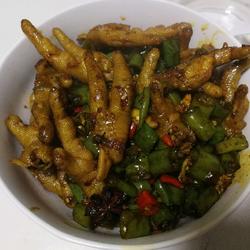 青椒烧鸡爪的做法[图]