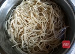 芝麻酱拌豆皮的做法图解3