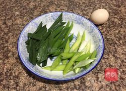 黄豆芽蒜苗炒鸡蛋的做法图解2